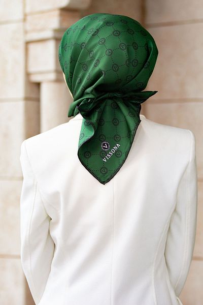 Vissona Twill Silk Monogram Pattern 100% Emerald Green Ράψιμο στο χέρι 90x90 Σχήμα Ραπτικής Κασκόλ