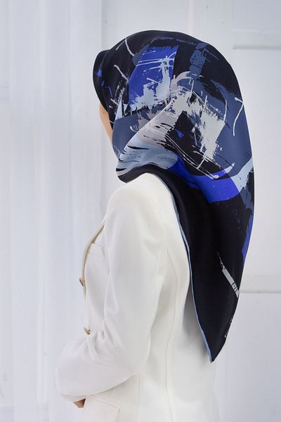 Vissona Navy Blue Geometric Pattern Twill Silk - Baby Blue 90x90 Σχήμα ραπτικής κασκόλ: Ράψιμο στο χέρι