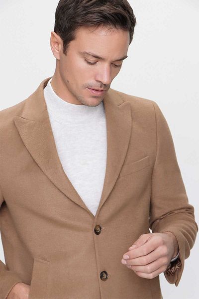 Morven Men's Beige Plain Dynamic Fit Relaxed Cut Pointed Collar Coat