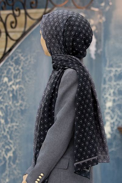 Vissona Πολυτελές Medina Silk Monogram με μοτίβο μαύρο - γκρι χρώμα 75x195 Ανθεκτικό σάλι Moss Crepe Τύπος ραφής Ιταλία