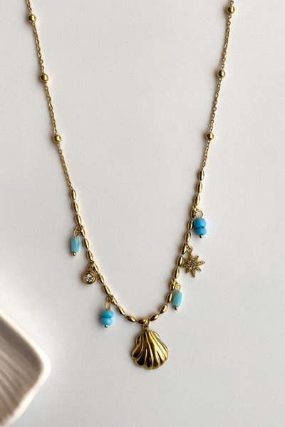 Radino Collection قلادة من الفولاذ باللون الذهبي مع تفاصيل صدفية ساحرة