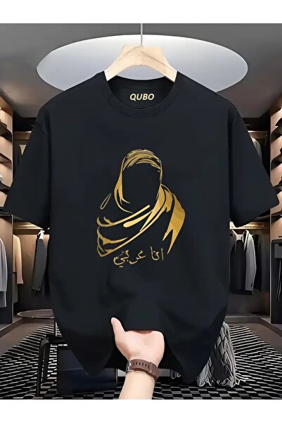 qubo sportswear & company تيشيرت أسود مطبوع عليه صورة للجنسين من كيوبو، بياقة...