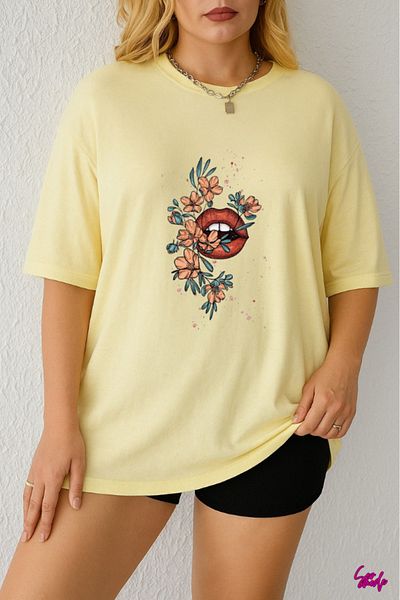 SevMode In the Cart, 1 T-Shirt Is a Gift for Purchases of 6 or More - Large Size T-Shirt with Floral Lip Print