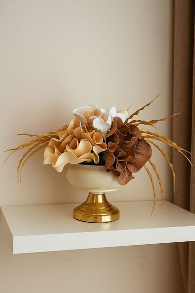 madam concept Krem - Gold Vazolu Lüks Yapay Çiçek Aranjmanı | Salon ve Masa Üstü Dekoratif Şık Tasarım