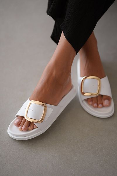 selinshoes Nola Buckle Detailed Women's Slippers - White
