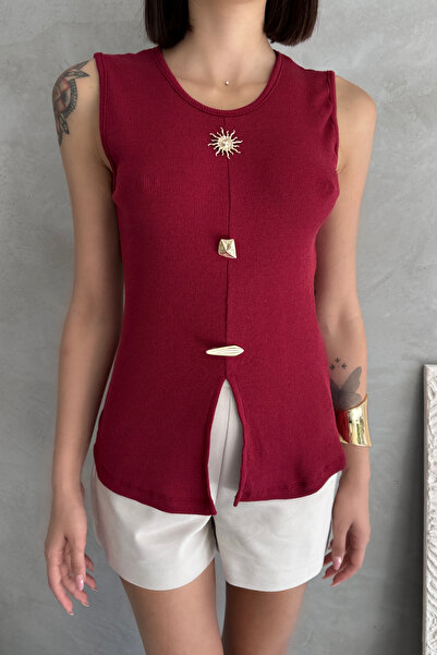 Chicup Aura بلوزة نسائية محبوكة بدون أكمام مع إكسسوارات باللون العنابي