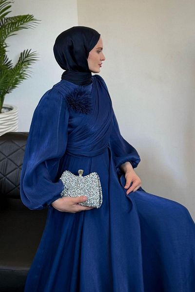 MERVEN AKYÜZ Anastasia Shoulder Rose Evening Dress Navy Blue