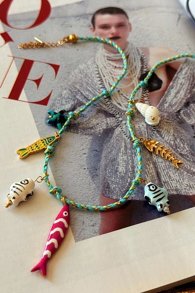 Trendy Butik Blue Drawstring Summer Necklace with Pink Fish Pendant