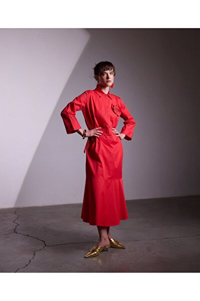 Beys broş detaylı elbise