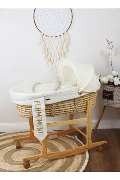 Fun Moment سلة موسى باللون الأبيض العاجي مع حامل خشبي على عجلات