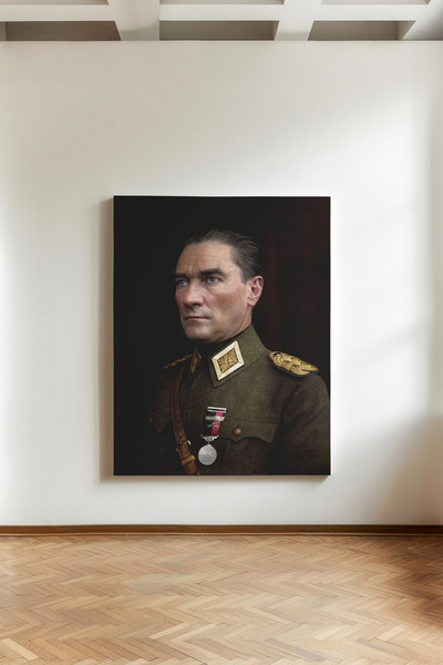 Kanvaspera Genç Subay Atatürk - Kanvas Tablo - Askeri Üniformalı, ve Karizmat...