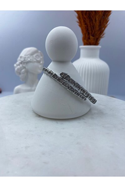 Byoz store سوار على شكل ثعبان فضي اللون مرصع بحجر الزركون