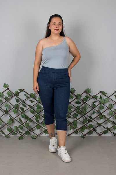 Truva XXL Plus Size Navy Blue Denim Capri Pants – Comfortable and Stylish Design