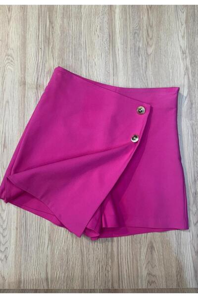 MODEL kadın şortlu düğme detaylı etek