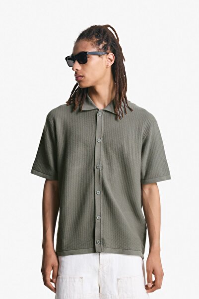 Bershka Dokulu ve kısa kollu gömlek