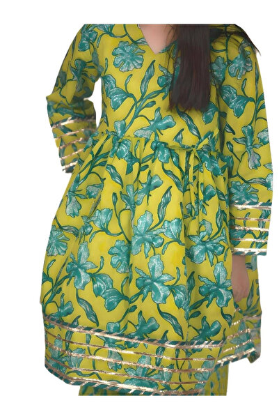 Maithili By Styli Embellished Printed V-Neck Kurta and Pants Set