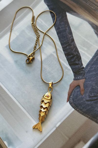 Trendy Butik قلادة على شكل سمكة من الفولاذ