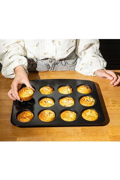 Pyrex Glide 12-Cup Muffin Tray – PFAS-Free Non-Stick Bakeware for Batch Baking Muffins & Cupcakes