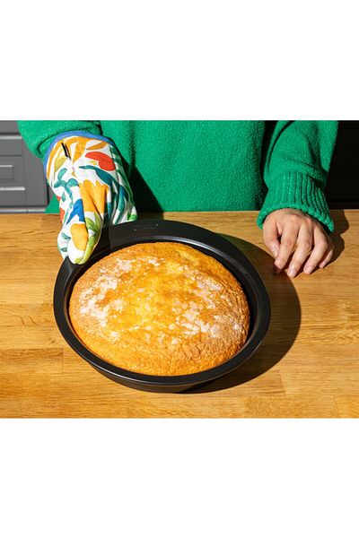 Pyrex Glide Cake Pan 22cm – Non-Stick Durable Bakeware