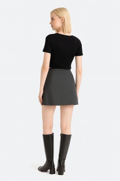 Kübra Tekstil Women's High Waist Striped Pleated Mini Skirt – Modern and Stylish Design