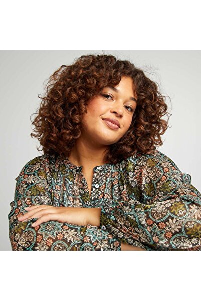 KIABI بلوزة مطبوعة بخيط لامع باللون الأسود