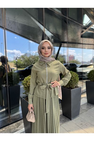 butik hira Pleated Skirt Suit