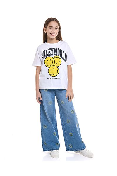 R&B Embroidered Wide Leg Jeans With Button Closure