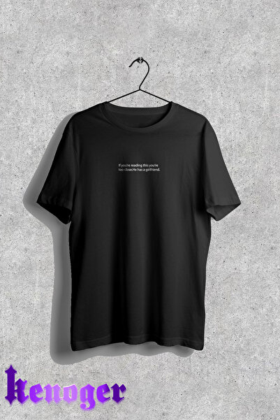 donamod تي شيرت مطبوع برقبة دائرية للجنسين من He Has A Girlfriend