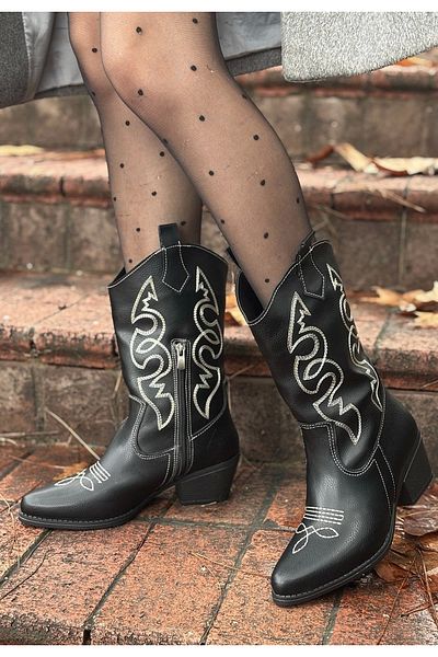 Işıltı kidss Emaly Black Skin White Embroidered Heeled Boots