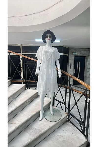 EREN STYLE Italian Sunshine V Neck Silk Detail Lace Dress
