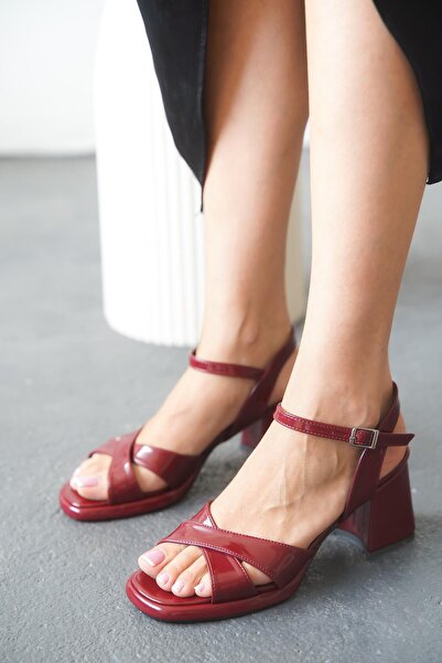 Lizzu Γυναικεία παπούτσια με χιαστί λουράκι με χοντρό τακούνι Meriye Claret Red