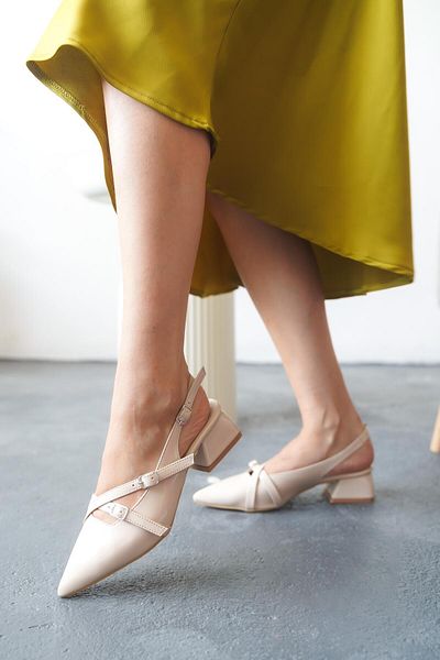 Lizzu Women's Two Helmet Short Thick Heeled Shoes Livoya Beige Patent Leather