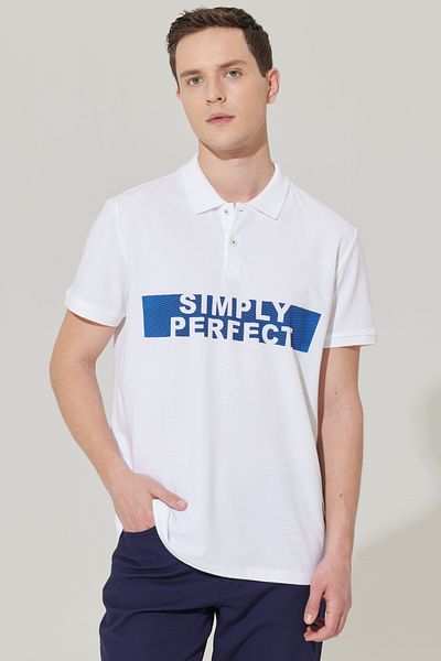 AC&Co / Altınyıldız Classics Weißes Herren-T-Shirt mit Standard-Passform, regulärem Schnitt und Polokragen aus 100 % Baumwolle mit Slogan-Aufdruck