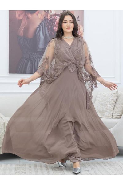 Nice Model Women's Plus Size Evening Chiffon Maxi Dress with Lace Sleeves & V-Neck for Wedding Guest Party