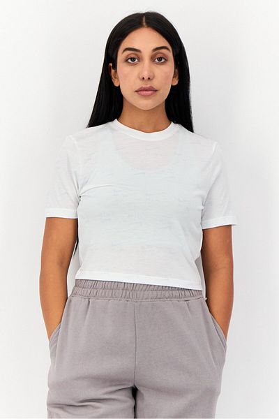 Nike Women Slim Fit Short Sleeves Outdoor Crop T-Shirt, White