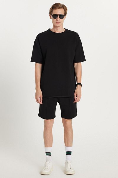 Tudors Men's Oversize Wide Cut Crew Neck Seersucker Fabric Lace-Up Waist Black Shorts Set
