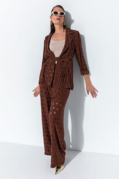 Miss Lilium Puantiye Desenli Kendinden Kemerli Pantolon Ceket Takımı