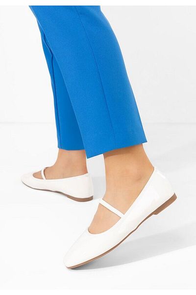 B T Shoes Women's Janae white ballet flats