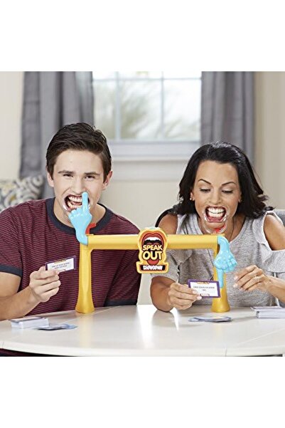 Hasbro Gaming Speak Out Showdown Board Game