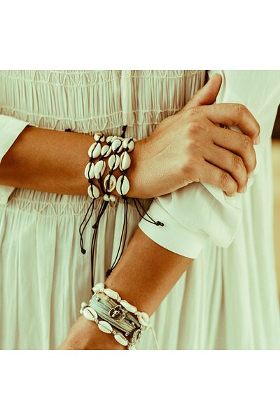 ElectraStore Natural White Shell Bracelet