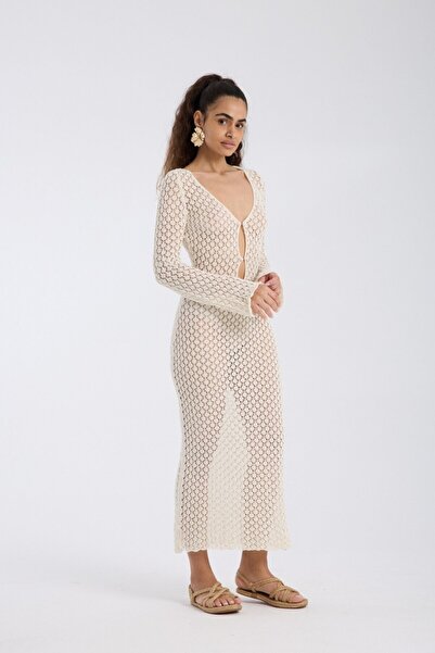 Denivy فستان طويل بفتحة رقبة على شكل حرف V ومزين بالشبك DNV-000136