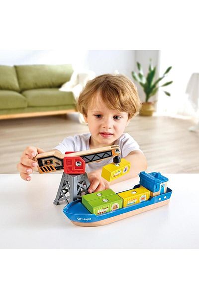 Hape Cargo ship with crane