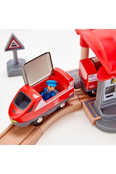 Hape Busy city train set