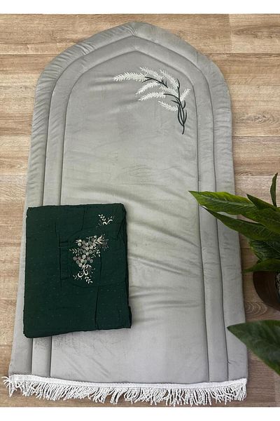 smart home Embroidered sponge padded prayer rug set with embroidered crushed prayer sheet. Excellent soft cool material provides you with comfort.