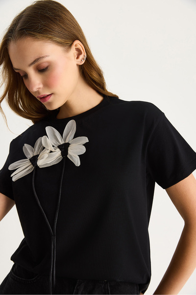 Bianco Lucci Women's Daisy Accessory Short Sleeve Cotton T-Shirt 60602039