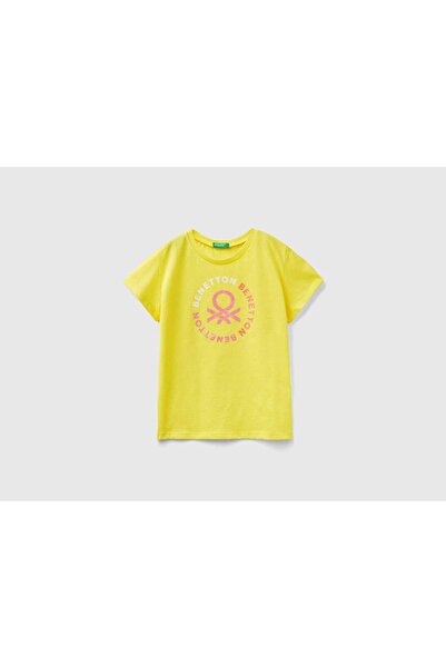 United Colors of Benetton تي شيرت قطني لامع بشعار للأطفال
