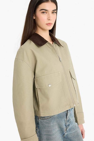 DeFacto Regular Fit Contrast Collar Zippered Pocket Crop Coat E8598Ax25Au