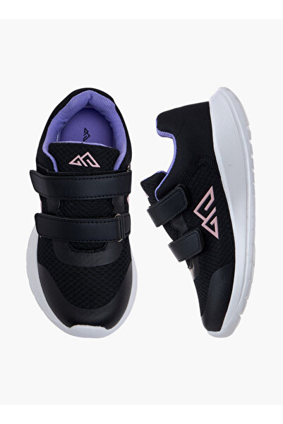 Oaklan by Shoexpress حذاء رياضي منسوج مزود بخطاف وحلقة للإغلاق