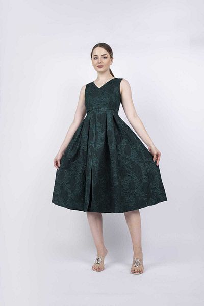 Nichii V-Neck Sleeveless Midi Evening Dress