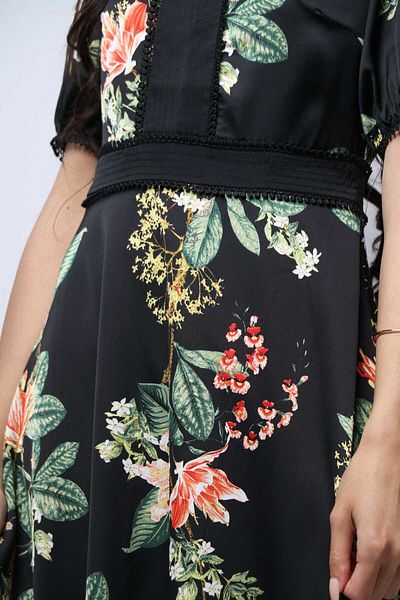 Nichii Women's Midi Dress with Classic Collar and Short Sleeves in Floral Print